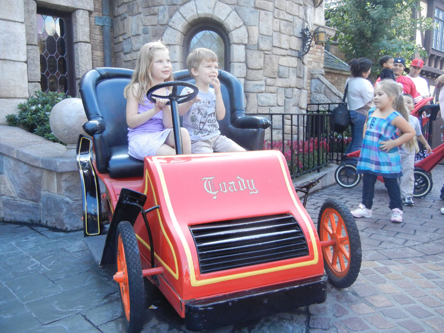 Disneyland Fantasyland Courtyard Picture